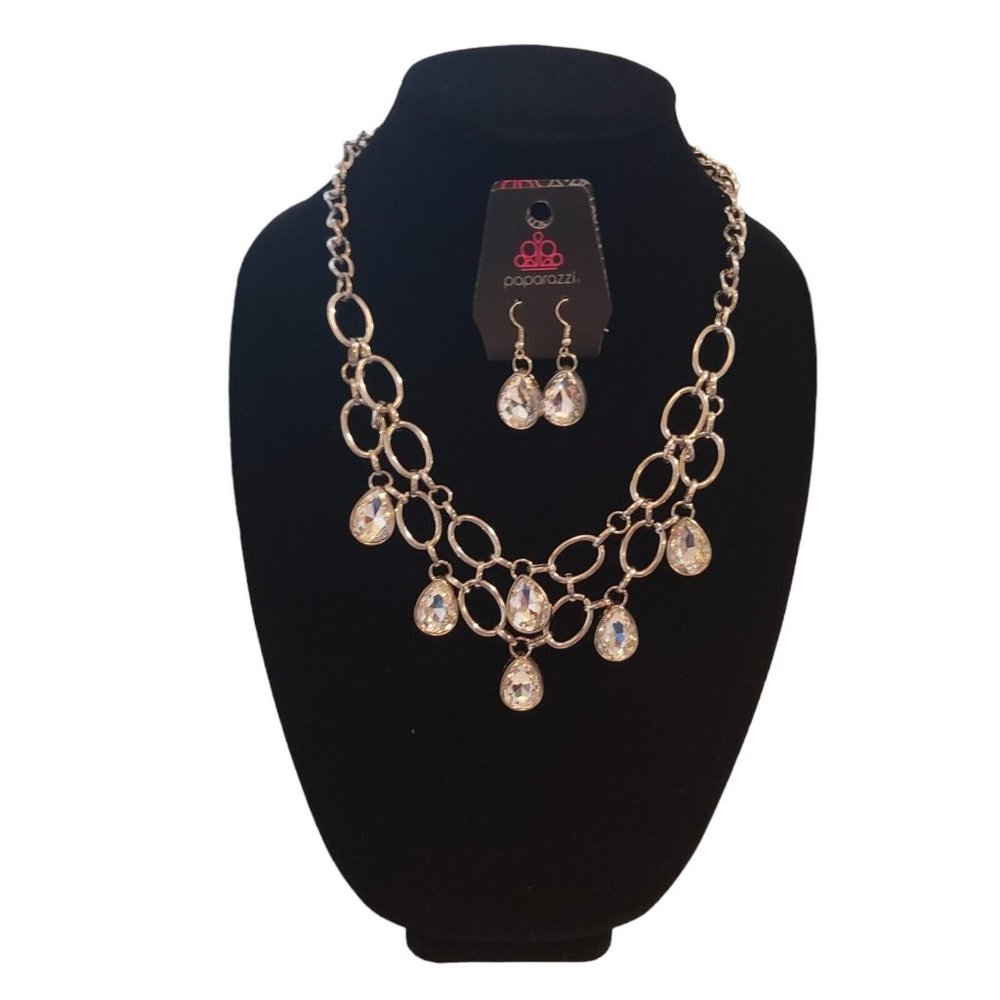 Paparazzi Show Stopping Shimmer White Necklace & Earrings New